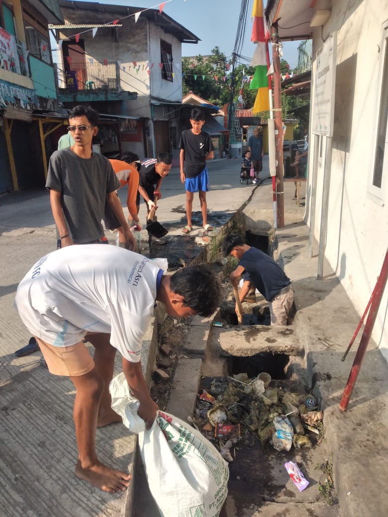 Sambut HUT ke-80 RI, Warga Link Warga Babakanturi Bergerak, Gelar Kerja Bakti Lingkungan Perusahaan Masih Diam? TJSL Sudah Diatur Undang-Undang