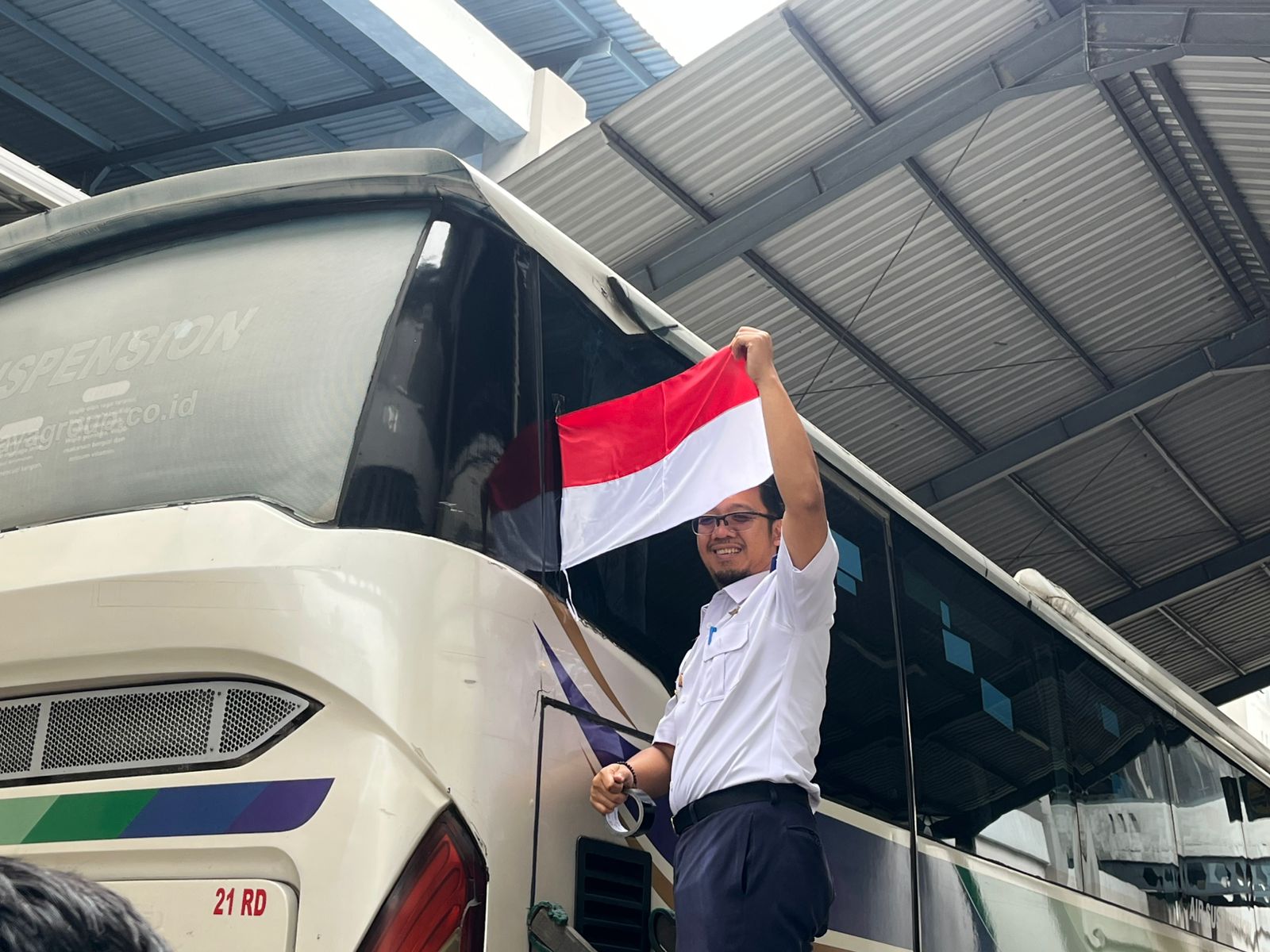 BPTD Merak Meriahkan HUT RI ke-80, Bus di TTM Berkibar Merah Putih