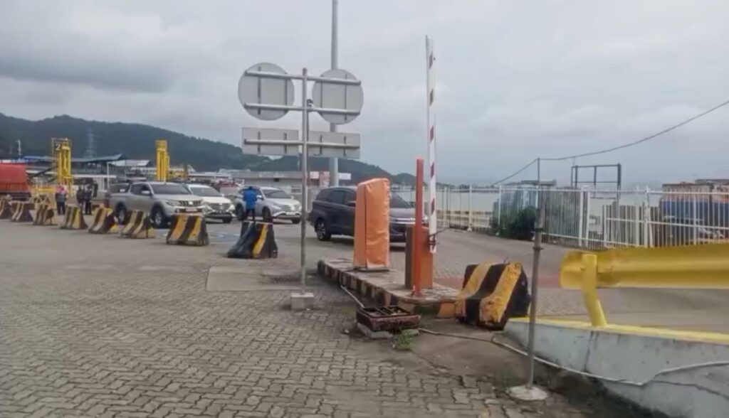 Tiket Dikumpulkan Manual, Menlais Tak Difungsikan: KSOP Banten Tutup Mata di Dermaga Reguler