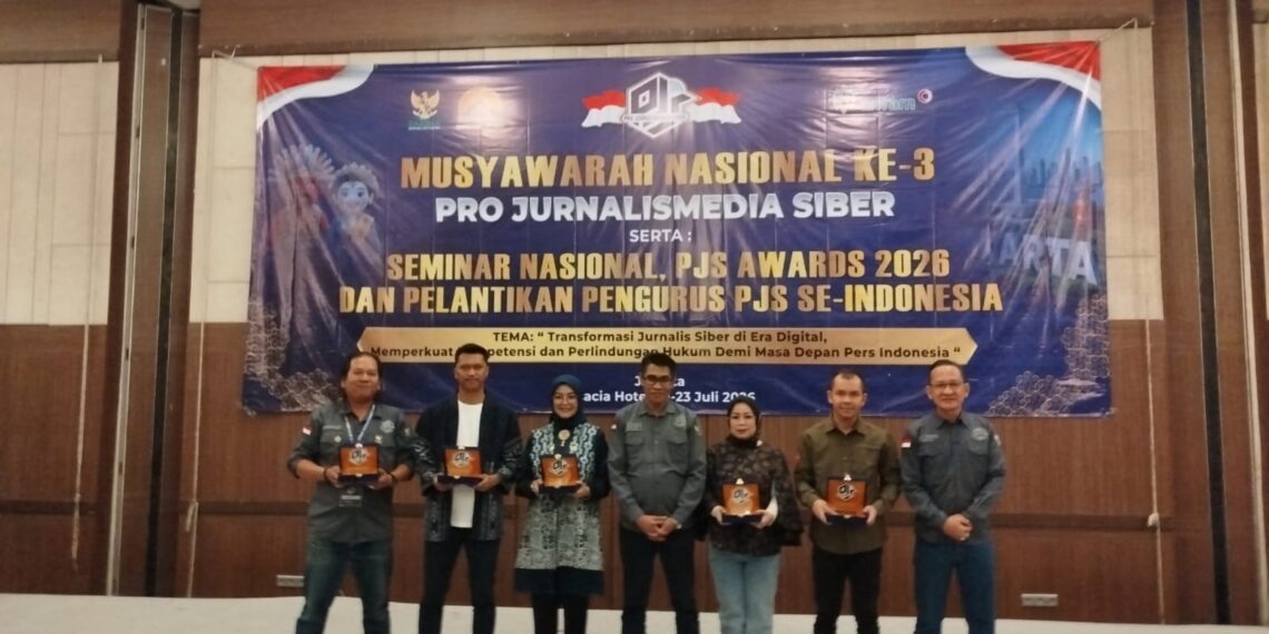 Beri Award untuk PT ASDP Indonesia Ferry Cabang Utama Merak sebagai Mitra Pers, PJS Kukuhkan Pengurus Daerah pada Malam Anugerah Munas III
