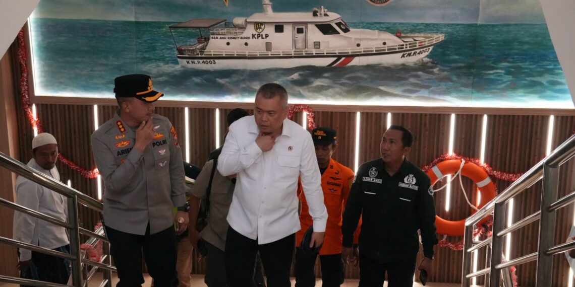 Menhub Dudy Tinjau Langsung Evakuasi KM Mutiara Sentosa II, Apresiasi Tim Penyelamat